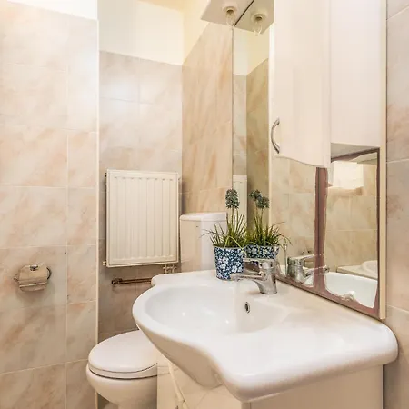 Beautiful In With 4 Bedrooms And Wifi *