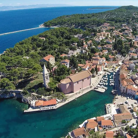 Beautiful In With 4 Bedrooms And Wifi Veli Losinj