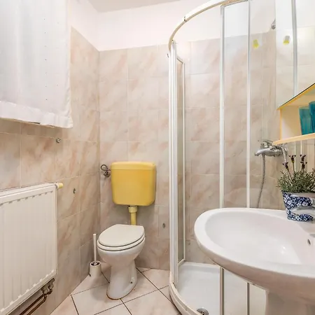 Holiday home Beautiful In With 4 Bedrooms And Wifi Veli Losinj