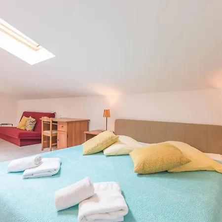 Beautiful In With 4 Bedrooms And Wifi Veli Losinj