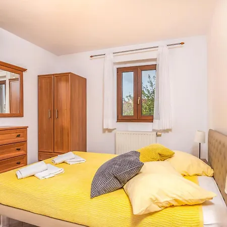 Beautiful In With 4 Bedrooms And Wifi