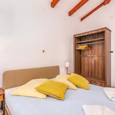 Beautiful In With 4 Bedrooms And Wifi Holiday home