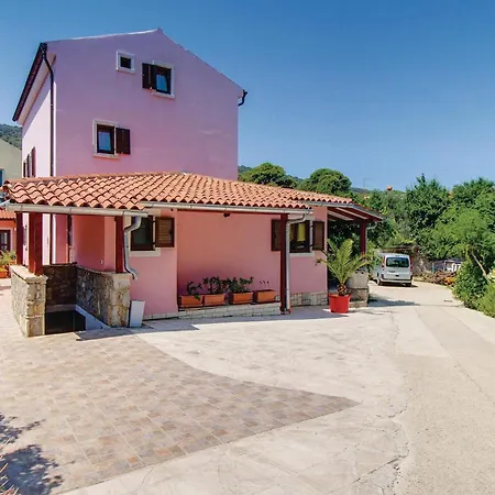 Holiday home Beautiful In With 4 Bedrooms And Wifi *