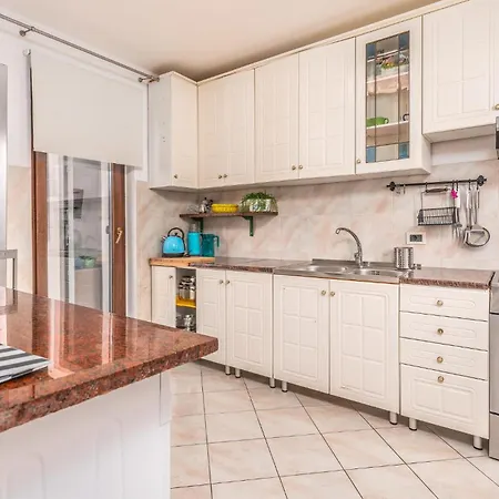 Beautiful In With 4 Bedrooms And Wifi Holiday home Veli Losinj