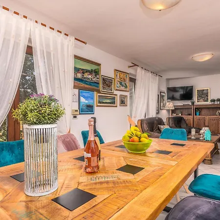 Beautiful In With 4 Bedrooms And Wifi *