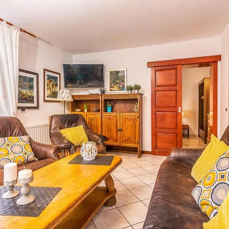 Beautiful In With 4 Bedrooms And Wifi