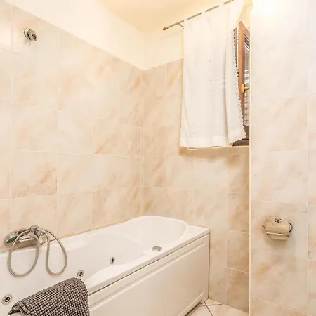Beautiful In With 4 Bedrooms And Wifi Ferienhaus Veli Lošinj